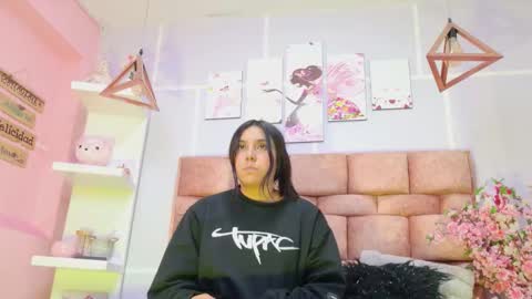 Emy Noa  online show from September 2025 03:32:01 AM