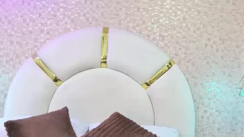 Emy  online show from February 2026 11:37:01 AM