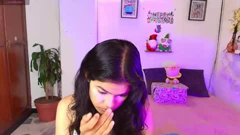 emycarver09 online show from December 2025 11:52:02 AM