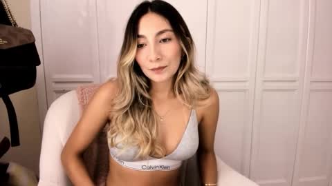 emyconneer online show from December 2025 08:04:02 PM