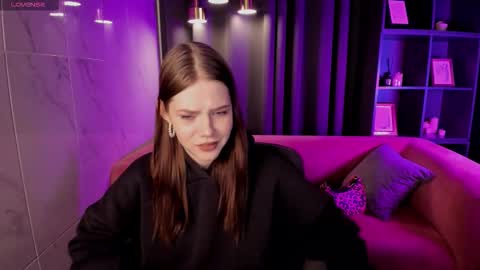 Leah online show from October 2025 01:34:02 PM