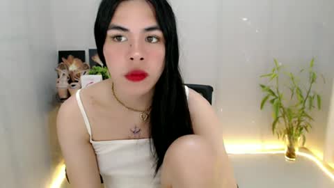 Snapshot of enchantress_mia03 chatting on June 2026 08:02:01 AM enchantress_mia03 online show from June 2026 08:02:01 AM