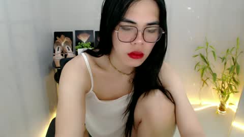 Snapshot of enchantress_mia03 chatting on June 2026 09:32:02 PM enchantress_mia03 online show from June 2026 09:32:02 PM