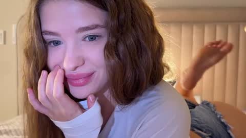 Mia online show from March 2026 12:17:02 AM