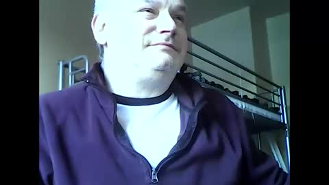 Snapshot of englishguysurrey chatting on January 2025 09:15:01 AM englishguysurrey online show from January 2025 09:15:01 AM