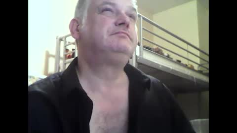 Snapshot of englishguysurrey chatting on September 2025 08:33:02 PM englishguysurrey online show from September 2025 08:33:02 PM