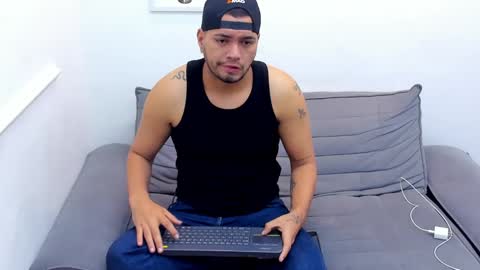 Snapshot of enrique_villa23 chatting on January 2025 06:14:01 PM enrique online show from January 2025 06:14:01 PM