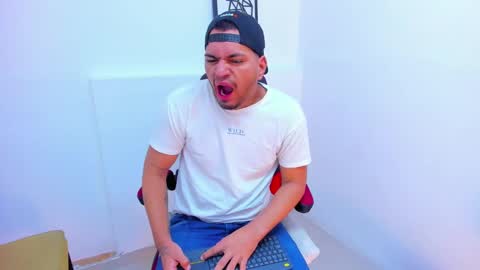 Snapshot of enrique_villa23 chatting on January 2025 12:07:01 PM enrique online show from January 2025 12:07:01 PM