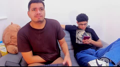 Snapshot of enrique_villa23 chatting on February 2025 01:05:02 PM enrique online show from February 2025 01:05:02 PM