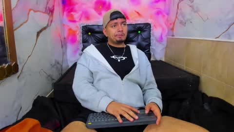 Snapshot of enrique_villa23 chatting on October 2025 11:49:02 AM enrique online show from October 2025 11:49:02 AM