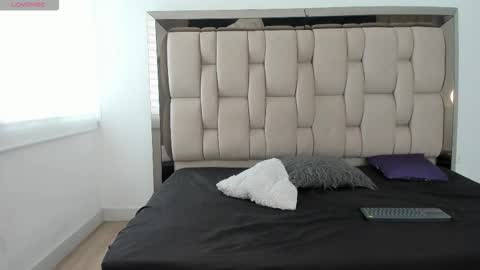 Enzo issis online show from November 2025 06:21:01 PM