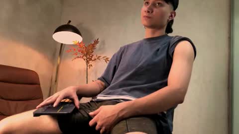 enzo_steel online show from November 2025 08:19:01 PM