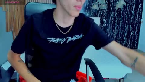 Snapshot of enzoo_smith chatting on July 2026 06:43:01 PM enzoo_smith online show from July 2026 06:43:01 PM