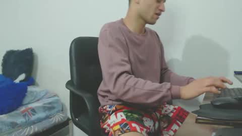 enzoyarack online show from October 2025 02:09:02 AM