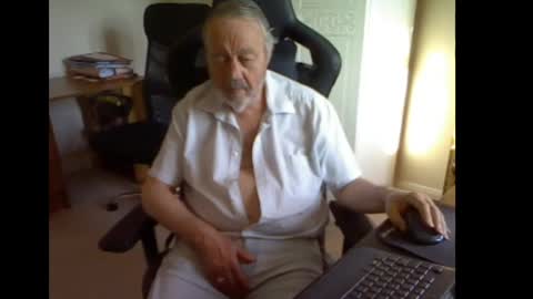 Snapshot of erasmus_d chatting on May 2026 05:18:02 PM erasmus_d online show from May 2026 05:18:02 PM