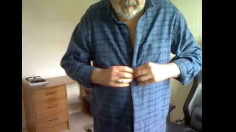 Snapshot of erasmus_d chatting on June 2026 05:06:01 PM erasmus_d online show from June 2026 05:06:01 PM