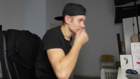 Snapshot of eric_poston chatting on September 2025 07:28:01 PM online show from September 2025 07:28:01 PM