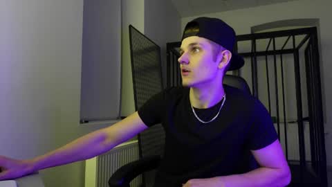 Snapshot of eric_poston chatting on September 2025 08:02:01 PM online show from September 2025 08:02:01 PM