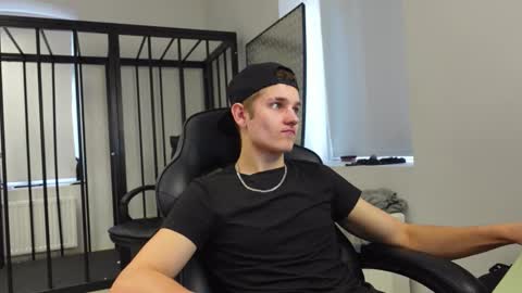 Snapshot of eric_poston chatting on October 2025 12:25:01 PM online show from October 2025 12:25:01 PM