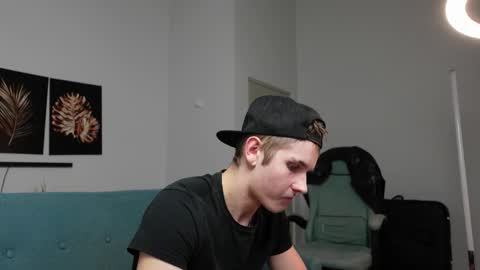 Snapshot of eric_poston chatting on October 2025 05:45:02 PM online show from October 2025 05:45:02 PM