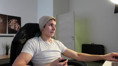 Snapshot of eric_poston chatting on October 2025 07:31:01 AM online show from October 2025 07:31:01 AM