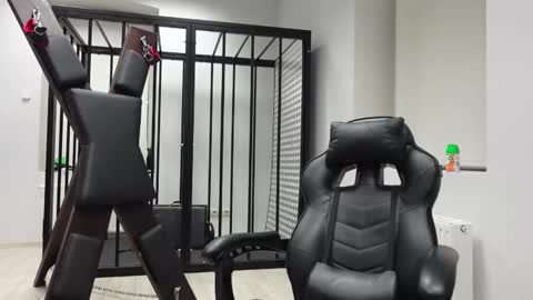 Snapshot of eric_poston chatting on October 2025 06:52:01 PM online show from October 2025 06:52:01 PM