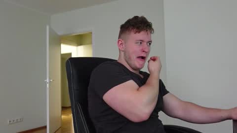 Snapshot of eric_poston chatting on October 2025 06:36:02 AM online show from October 2025 06:36:02 AM