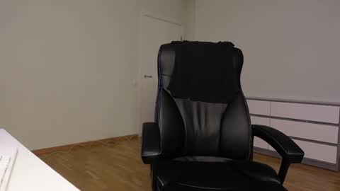 Snapshot of eric_poston chatting on October 2025 08:30:01 PM online show from October 2025 08:30:01 PM