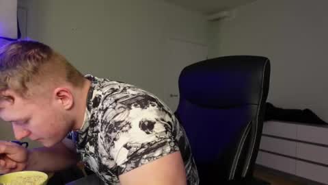 Snapshot of eric_poston chatting on October 2025 01:32:01 PM online show from October 2025 01:32:01 PM