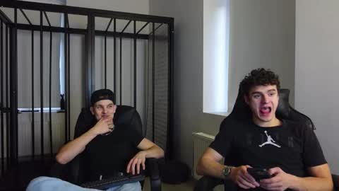 Snapshot of eric_poston chatting on October 2025 02:30:01 PM online show from October 2025 02:30:01 PM