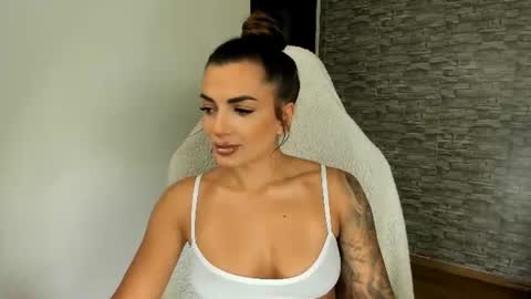 Snapshot of erica_xoo chatting on July 2026 04:51:02 AM Riaaa online show from July 2026 04:51:02 AM