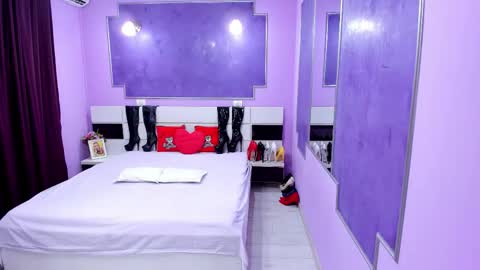 Erica online show from October 2025 03:47:01 AM