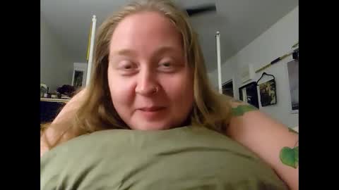 Snapshot of ericatulip chatting on September 2025 07:10:02 AM ericatulip 3 online show from September 2025 07:10:02 AM