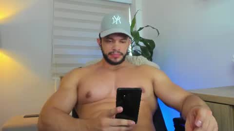 Snapshot of erick_thompson chatting on June 2026 09:05:02 PM Erick Thompson online show from June 2026 09:05:02 PM