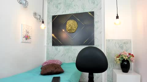   online show from January 2025 04:00:01 AM