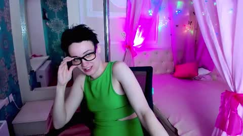 Ericka online show from November 2025 05:39:01 PM