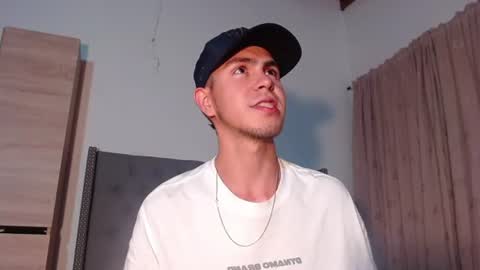 Snapshot of erik_rodriguez chatting on June 2026 03:42:01 AM Erik rodriguez online show from June 2026 03:42:01 AM