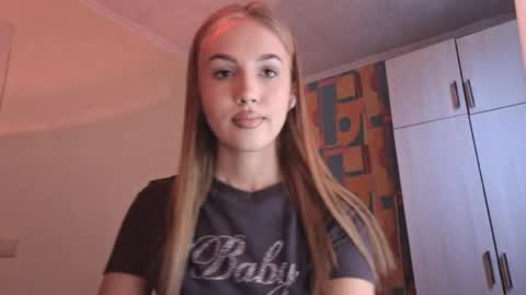 Snapshot of erinnnaji chatting on June 2026 03:29:01 PM Katrin online show from June 2026 03:29:01 PM