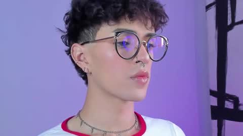 Snapshot of erisleon chatting on November 2025 01:24:03 PM online show from November 2025 01:24:03 PM