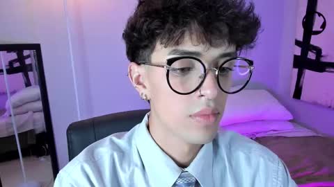 Snapshot of erisleon chatting on November 2025 12:32:01 AM online show from November 2025 12:32:01 AM