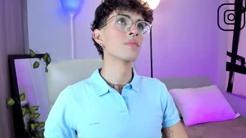 Snapshot of erisleon chatting on November 2025 11:21:02 AM online show from November 2025 11:21:02 AM