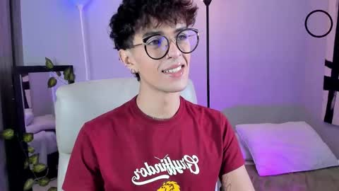 Snapshot of erisleon chatting on November 2025 01:00:02 PM online show from November 2025 01:00:02 PM