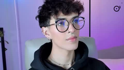 Snapshot of erisleon chatting on November 2025 02:54:01 AM online show from November 2025 02:54:01 AM