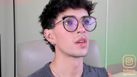 Snapshot of erisleon chatting on November 2025 09:40:01 PM online show from November 2025 09:40:01 PM