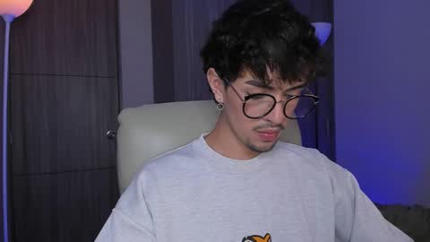 Snapshot of erisleon chatting on February 2026 11:05:02 AM online show from February 2026 11:05:02 AM