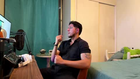 Snapshot of eros_mos chatting on May 2026 12:37:01 AM eros_mos online show from May 2026 12:37:01 AM