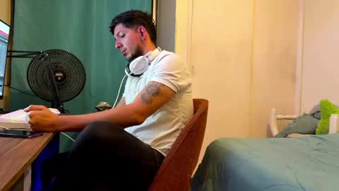 Snapshot of eros_mos chatting on May 2026 03:22:01 AM eros_mos online show from May 2026 03:22:01 AM