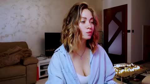 LylaXXX online show from March 2025 07:51:02 AM