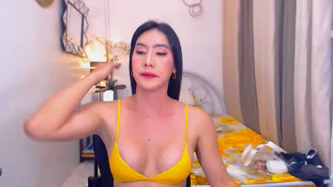 Snapshot of ervanamorge chatting on February 2025 12:00:02 PM Ervana online show from February 2025 12:00:02 PM