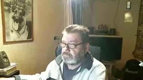Erwins room welcome sound on online show from January 2025 09:22:01 PM